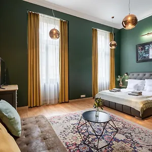The Pearl Of The Heart Of Budapesta